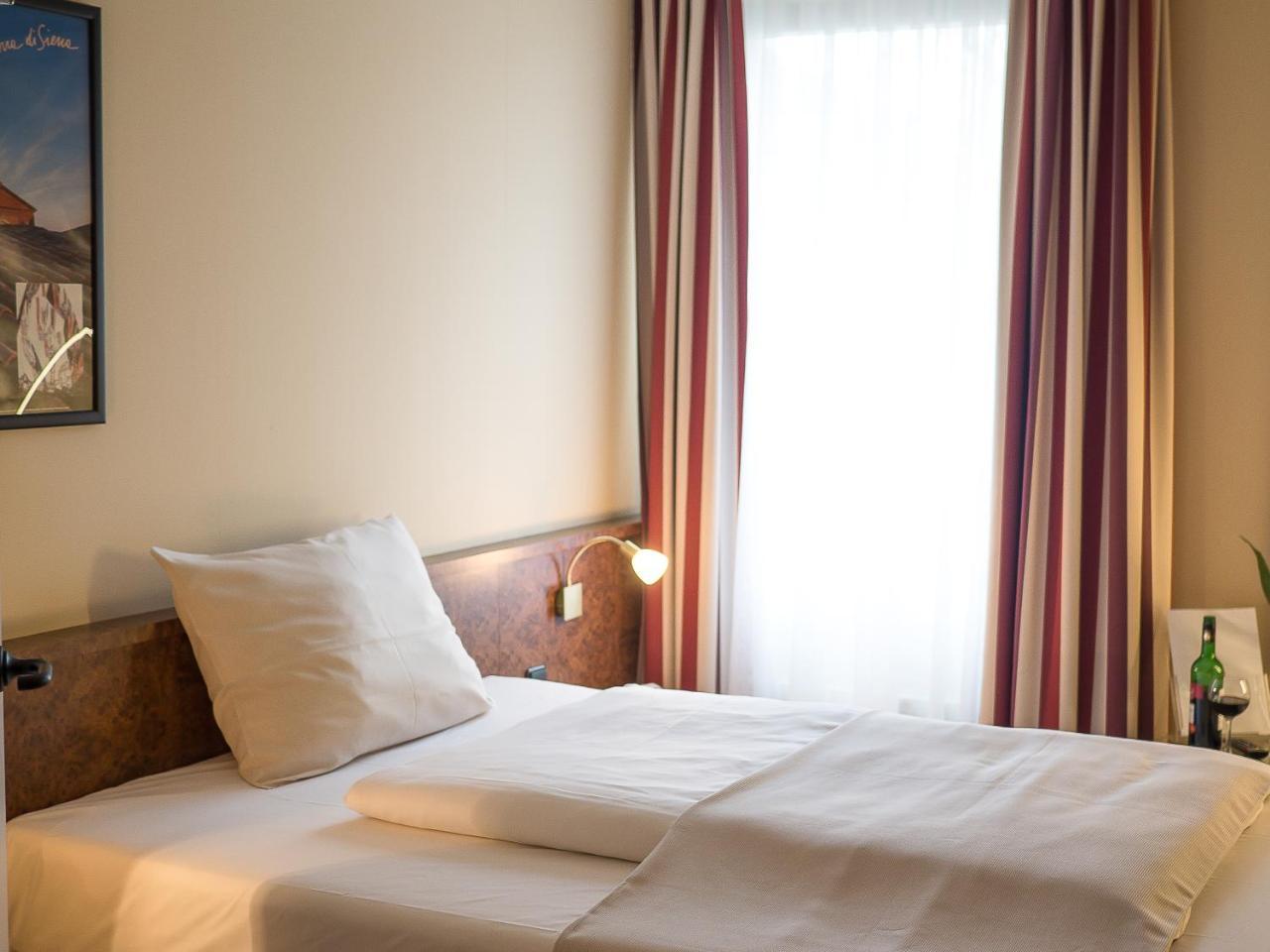Hotel Primula Troisdorf Bagian luar foto